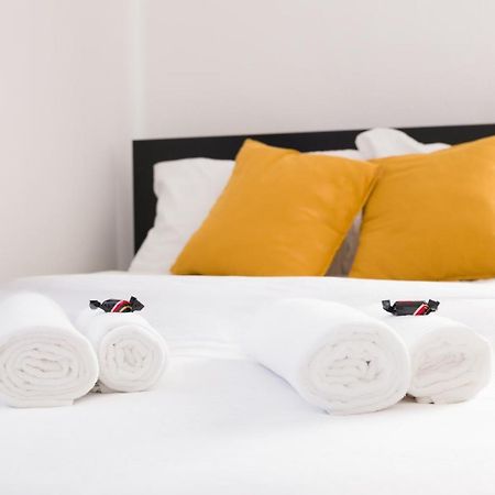 Stilusos Lakas Ingyenes Parkolassal Debrecen Ngoại thất bức ảnh