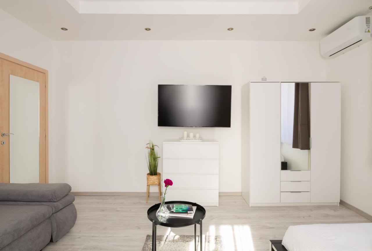 Stilusos Lakas Ingyenes Parkolassal Debrecen Ngoại thất bức ảnh