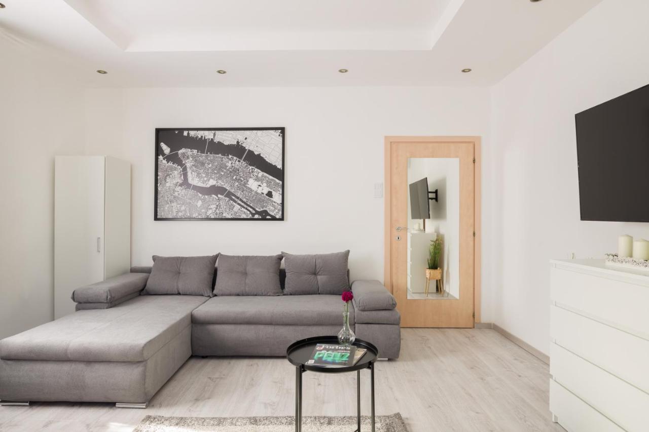 Stilusos Lakas Ingyenes Parkolassal Debrecen Ngoại thất bức ảnh