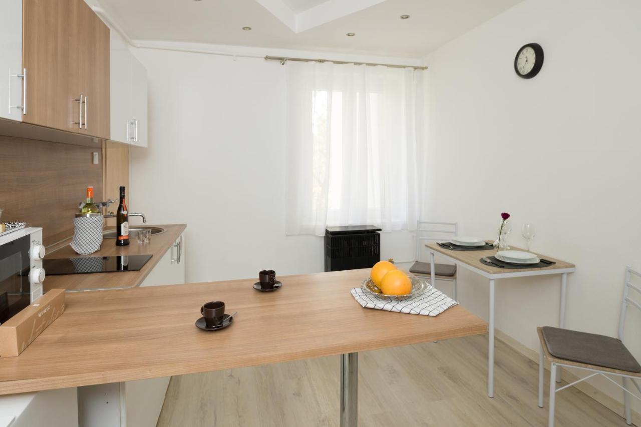 Stilusos Lakas Ingyenes Parkolassal Debrecen Ngoại thất bức ảnh