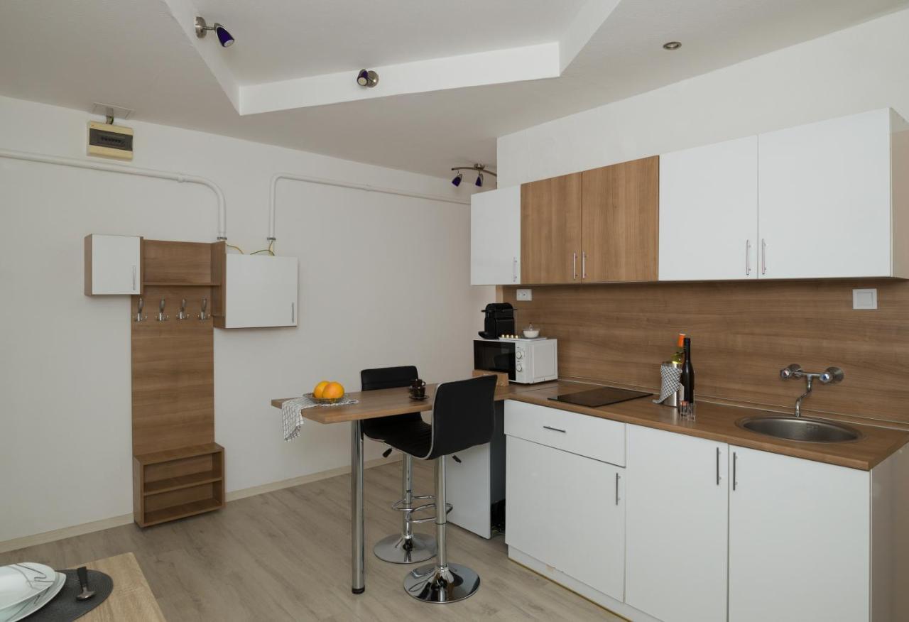 Stilusos Lakas Ingyenes Parkolassal Debrecen Ngoại thất bức ảnh